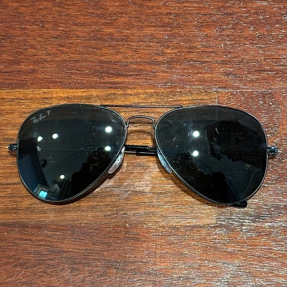 Ray Ban Aviator Classic Polarized Sunglasses - Picture 3 of 9